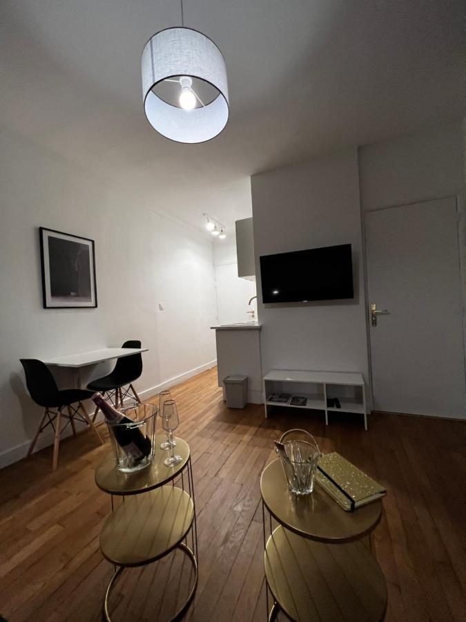 Idealement Situe "Le Studio" Les Locations Isahora Sont Aussi A 2 Pas Du Chateau D'Eu, Des Falaises Du Treport, De Mers Les Bains Et Aux Portes De La Baie De Somme ウー  エクステリア 写真